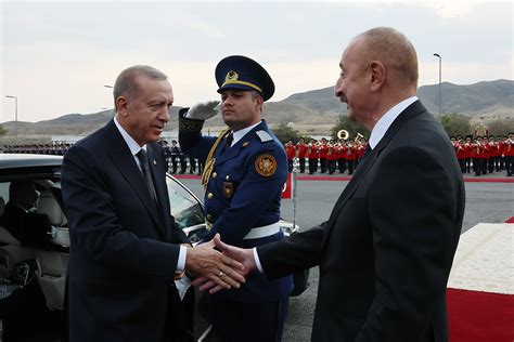 C­u­m­h­u­r­b­a­ş­k­a­n­ı­ ­E­r­d­o­ğ­a­n­ ­t­ö­r­e­n­l­e­ ­k­a­r­ş­ı­l­a­n­d­ı­
